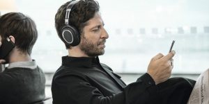 why-headphones-mandatory-in-modern-business-life